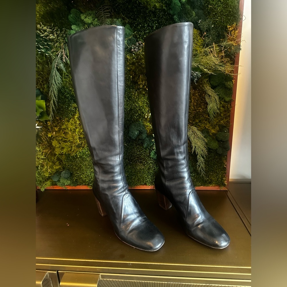 Coclico Size 8 Black Zip up Boot with Stacked Heel